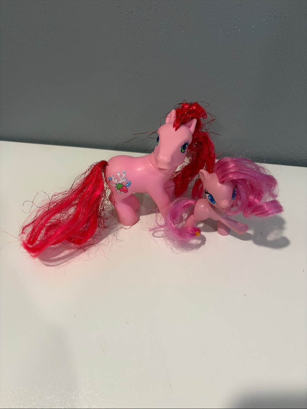 My Little Ponies strawberry reef and pinkie pie